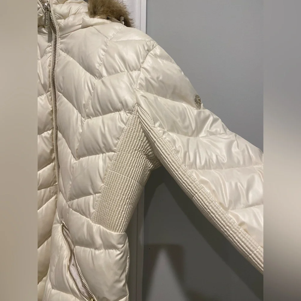 Michael Kors White Cream Mid Size Puffer Jacket With Faux Fur Hood - Picture 4 of 11